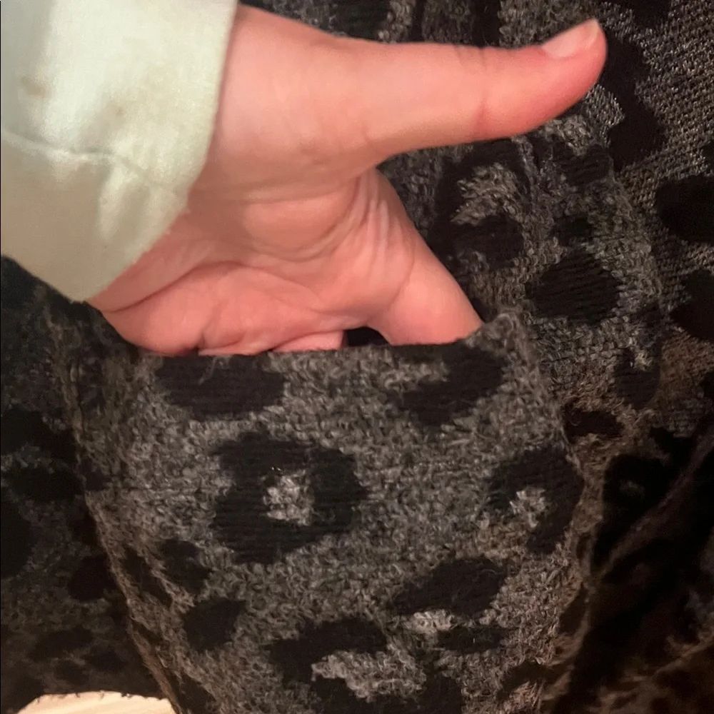 Madewell Leopard Print Cardigan Texture and Thread - Picture 4 of 10